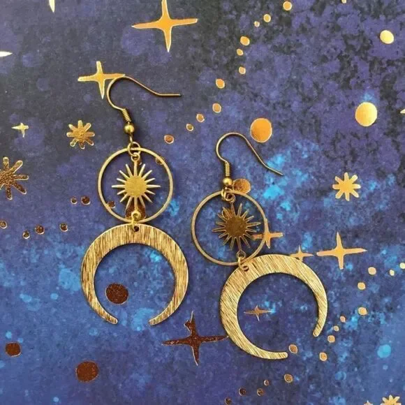 ☀️Brushed Brass Sun and Moon Celestial Earrings🌙 - Picture 5 of 5